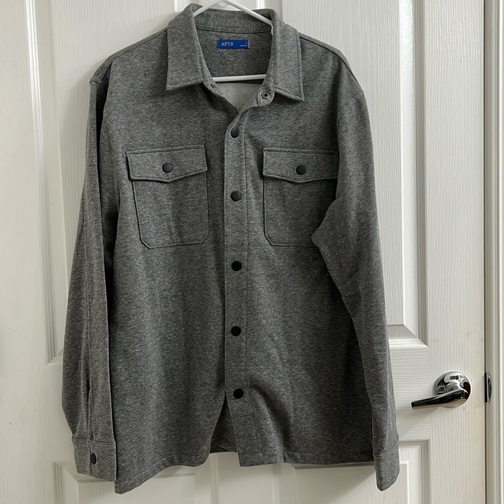 Men’s APT 9 sweater